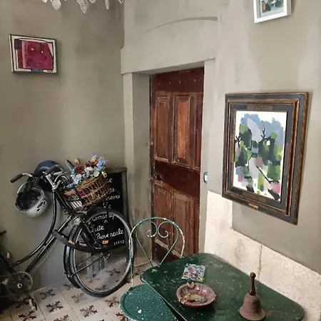 Entre Terre Et Ciel. Saignon